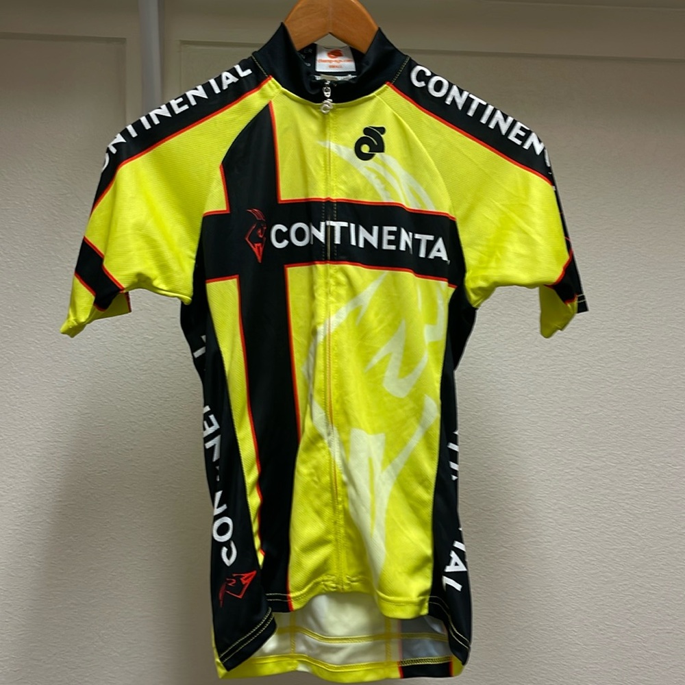 Full zip cycling jersey